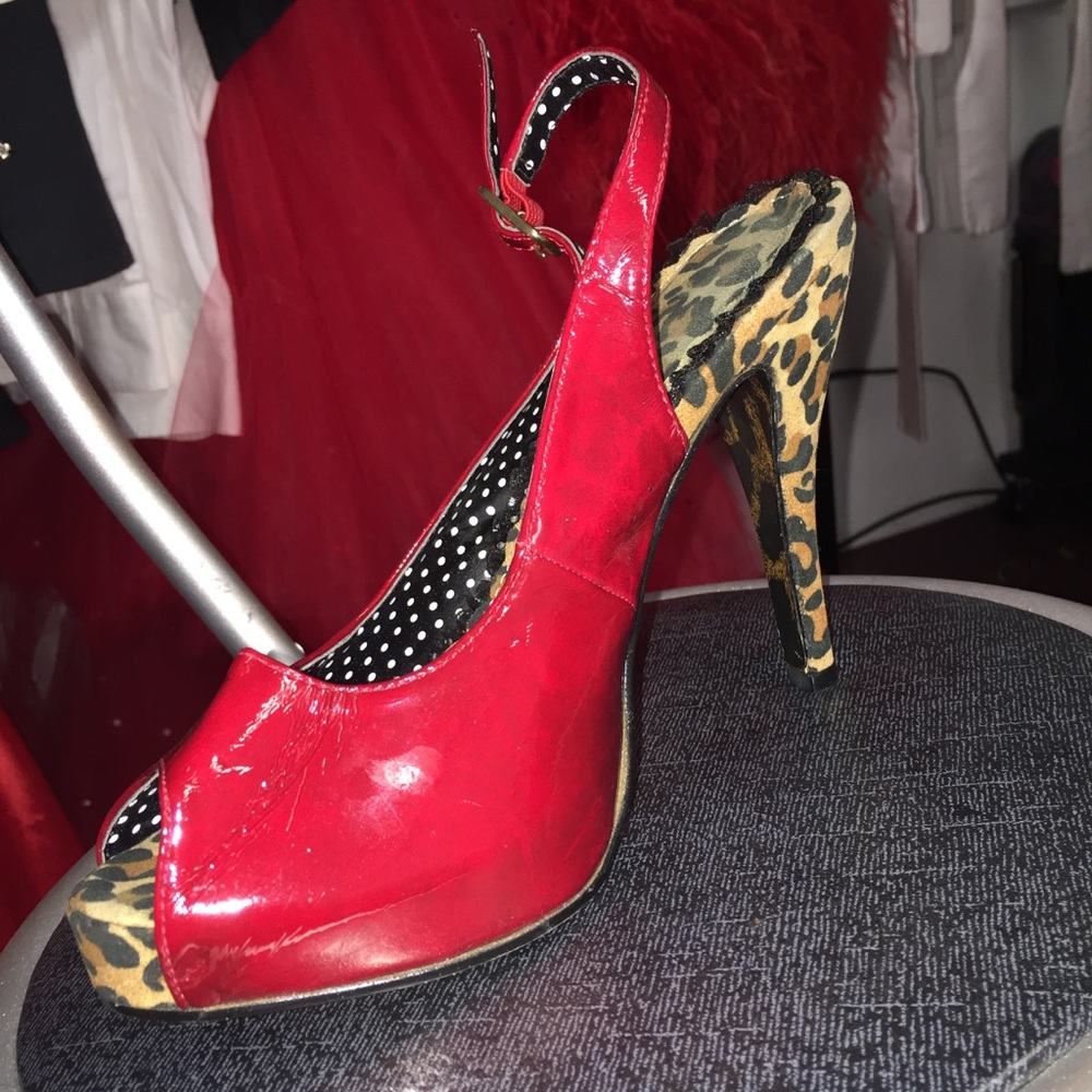 Red Pumps - Picture 3 of 3